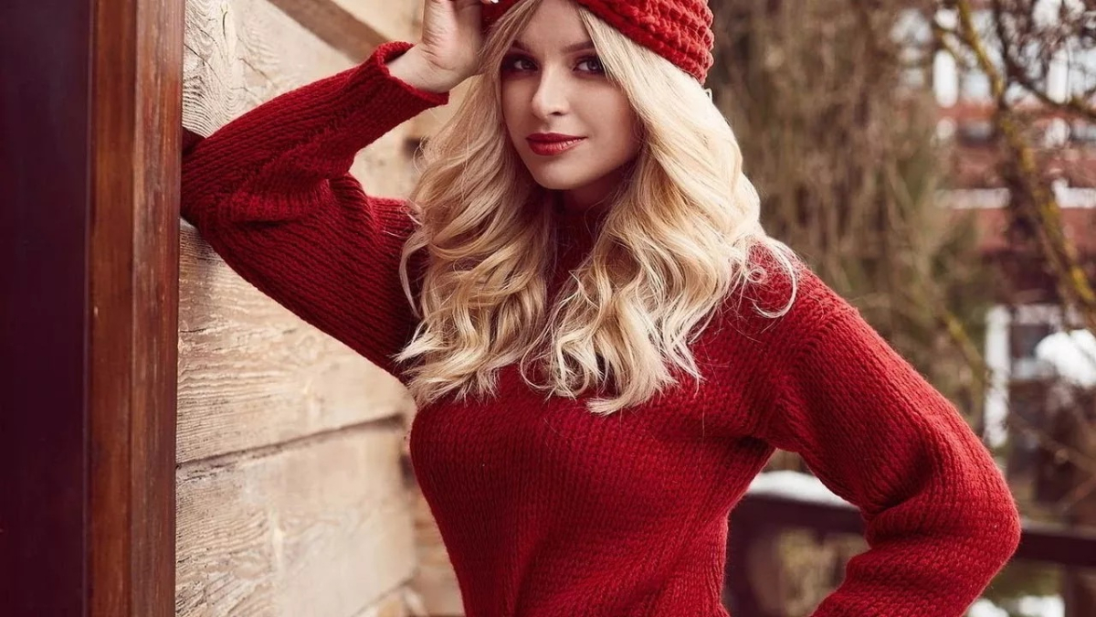 девушка в красном