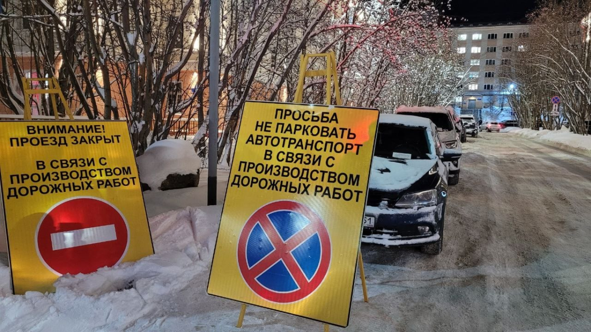 Машина на парковке