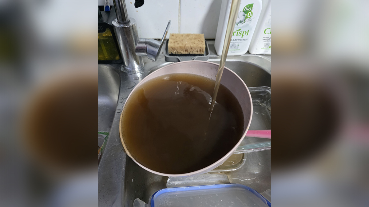 Тазик с грязной водой