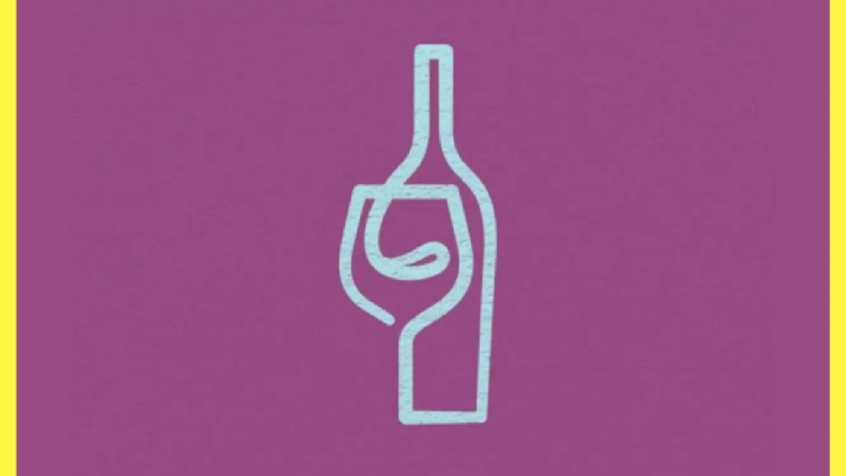 бокал и бутылка вместе