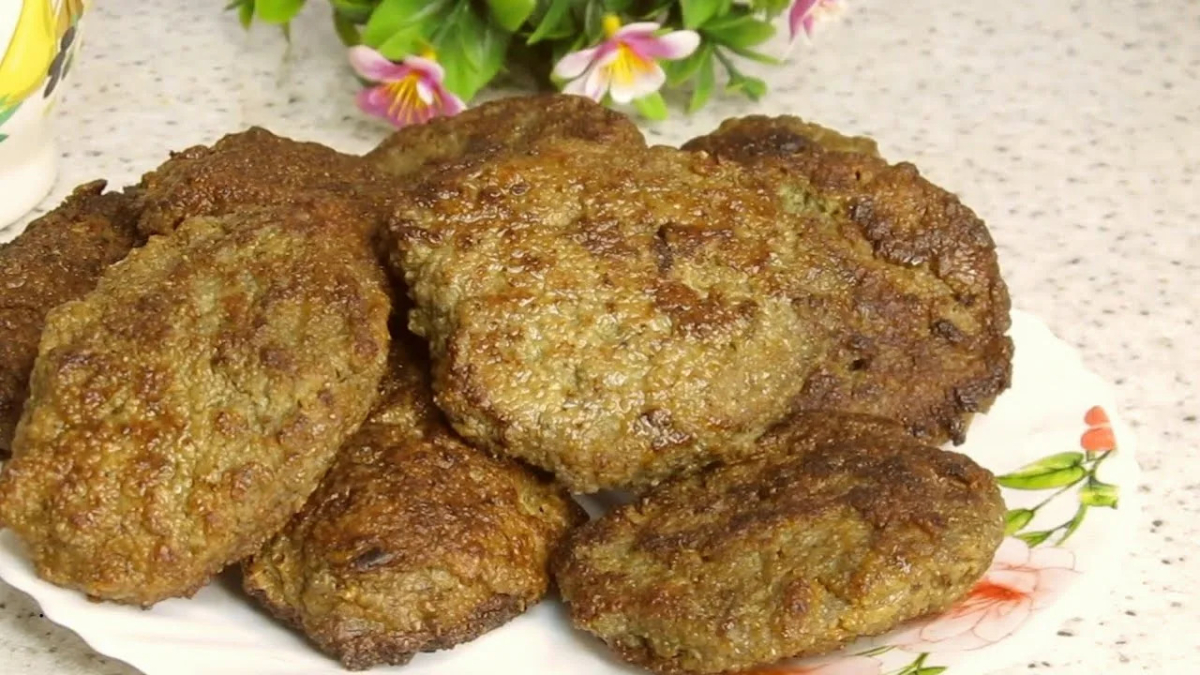 Котлеты на тарелке