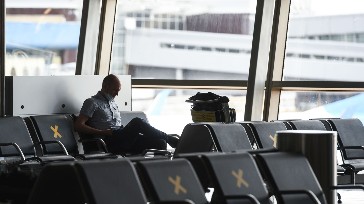 пассажир в аэропорту