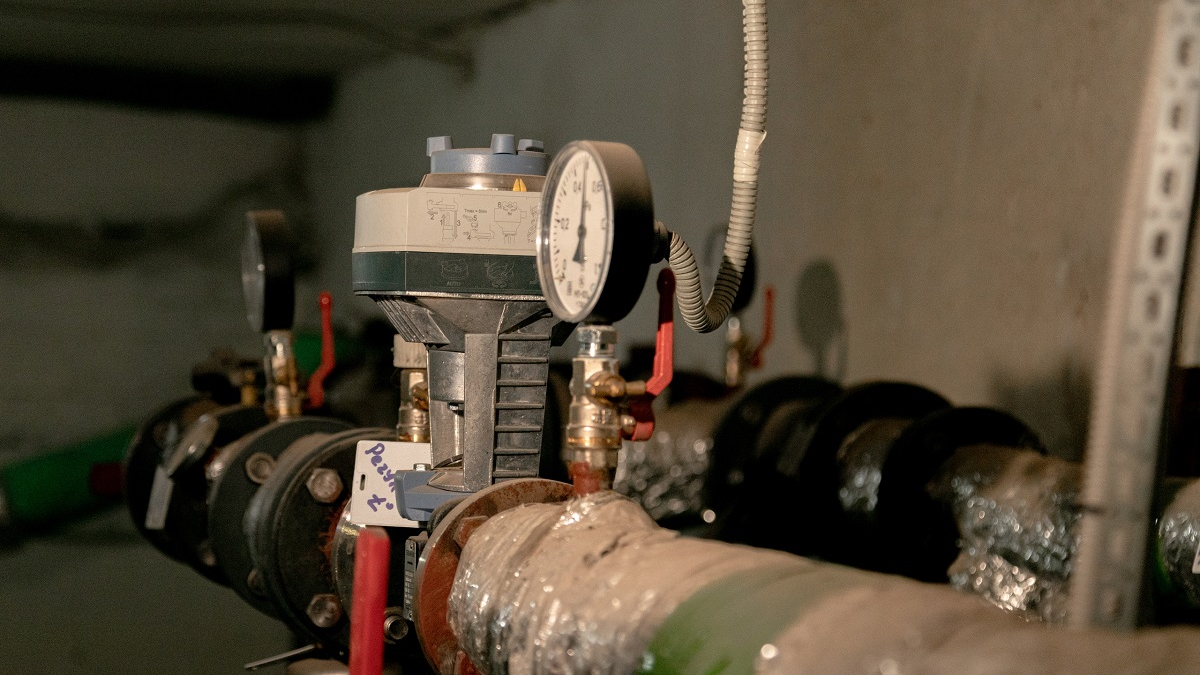 водопроводные трубы в подвале