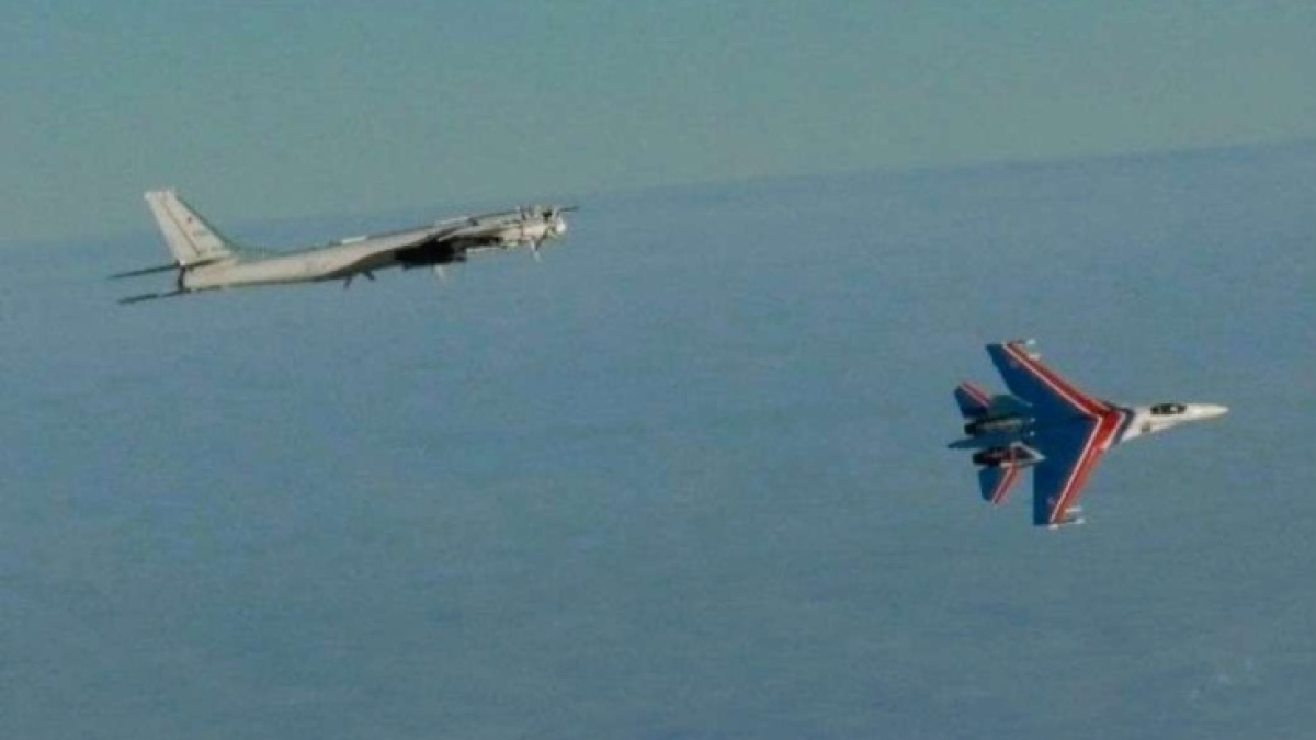 самолет истребитель оружие политика