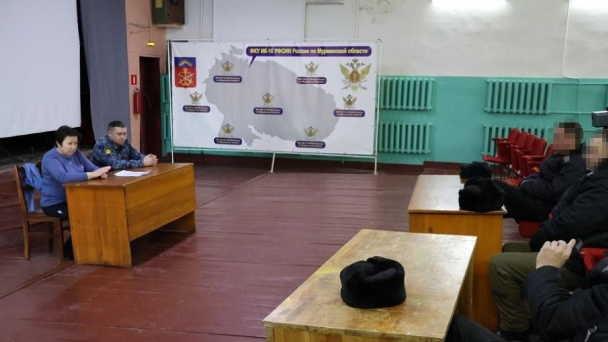 с осужденными проводят беседу