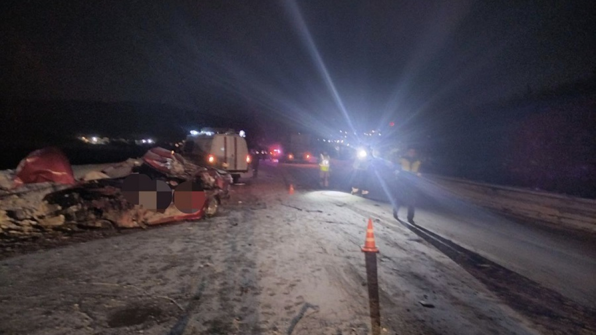 машины после аварии на трассе