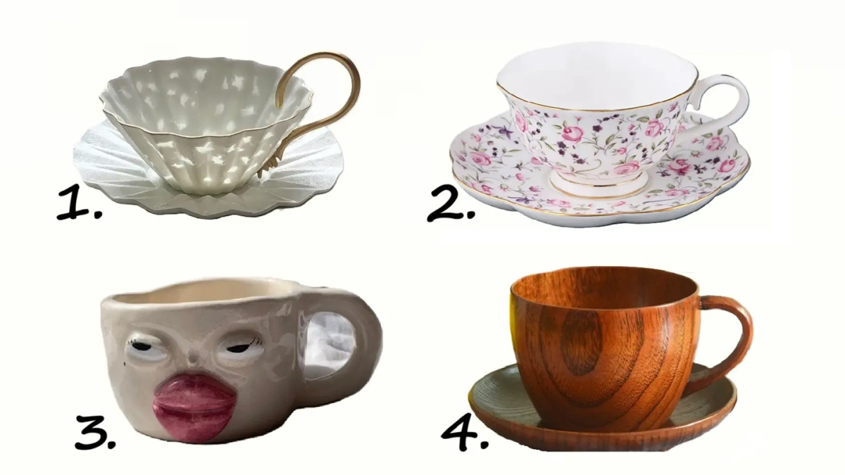 четыре чашки