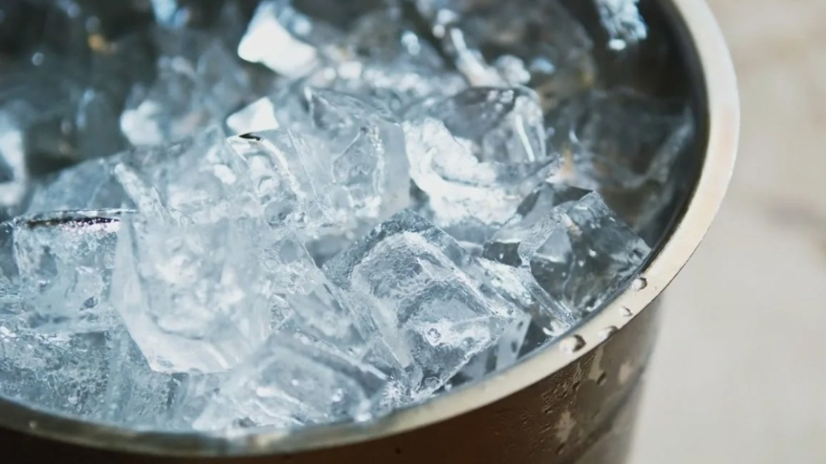 Воду заморозили до состояния льда