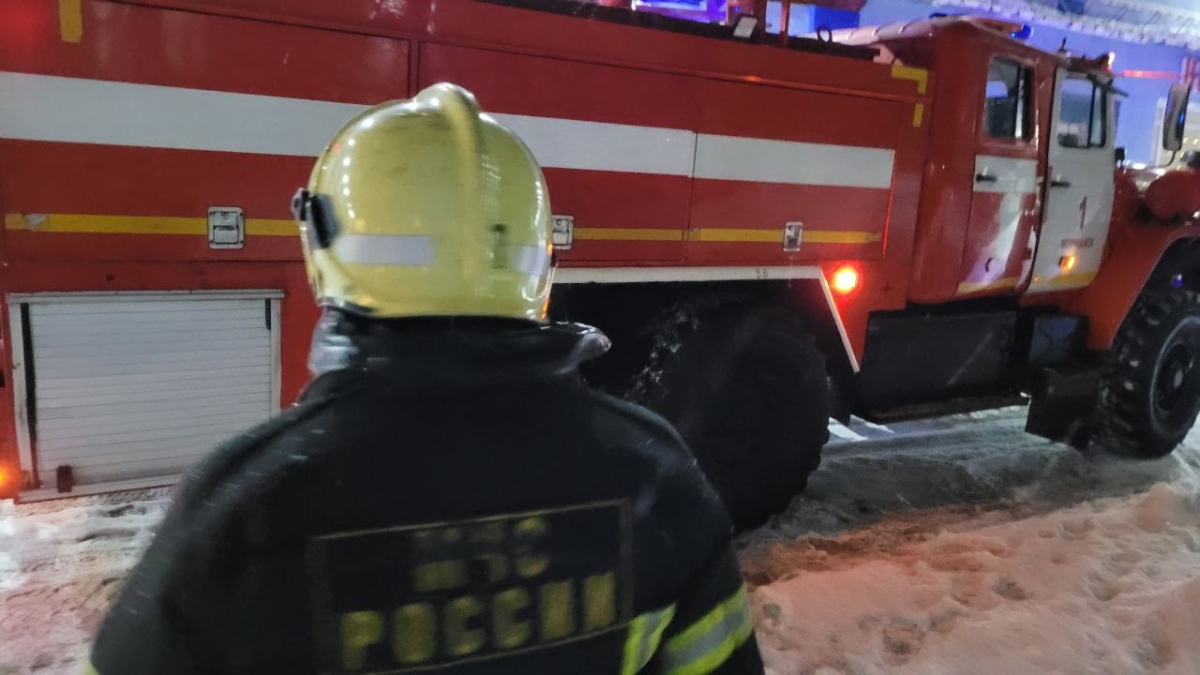 Спасатель на пожаре