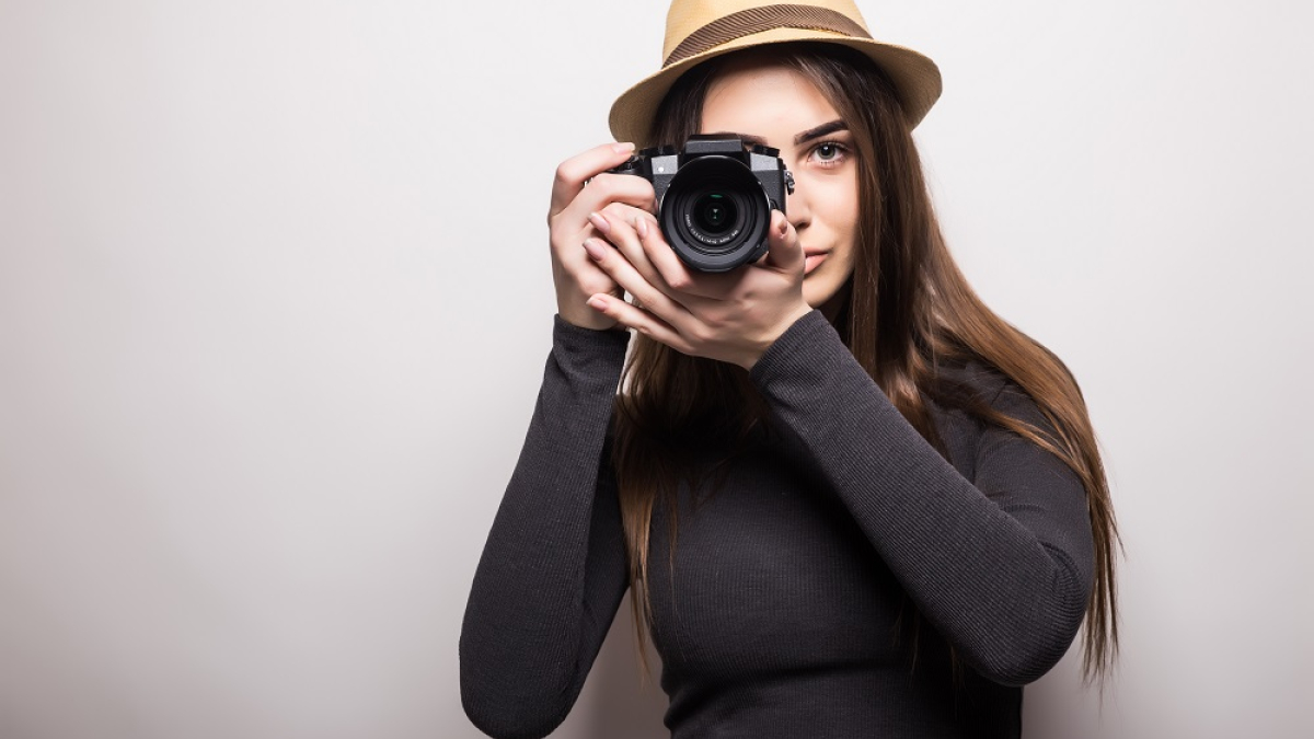 девушка с фотоаппаратом