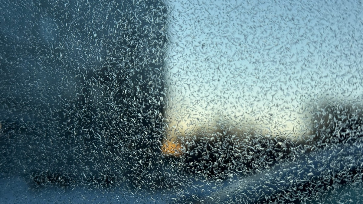 изморозь на окне