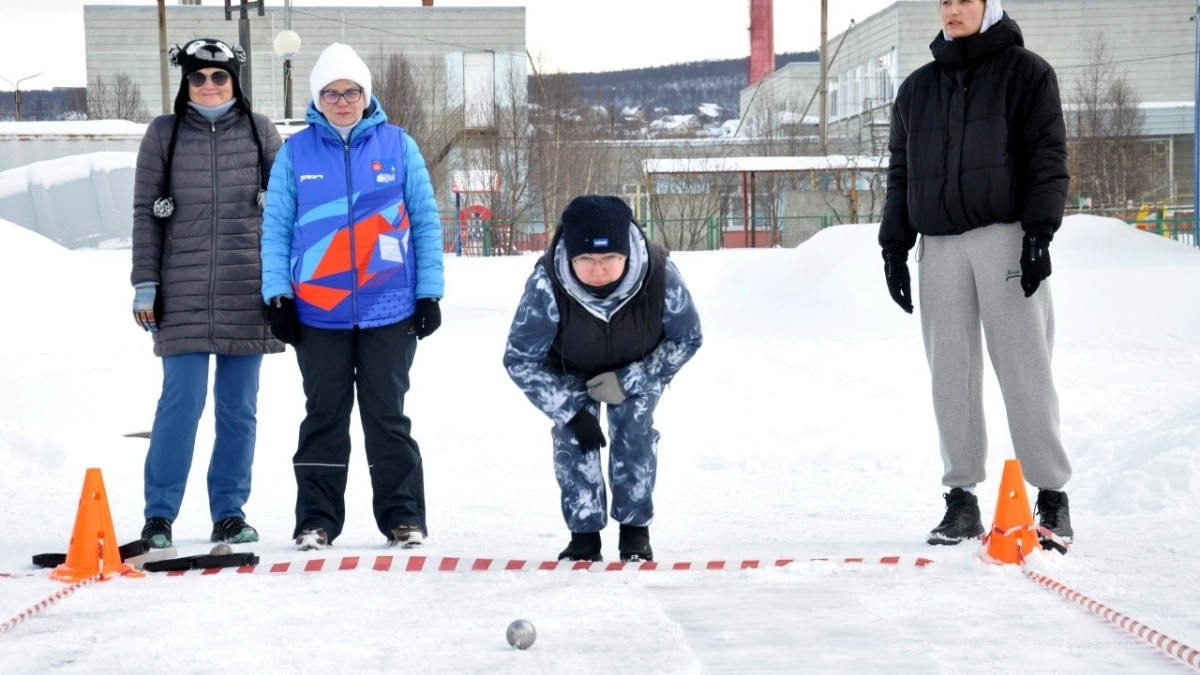 Участники соревнований по петанку