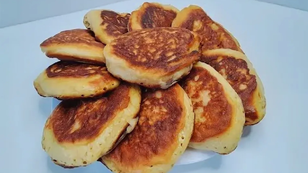 ленивые беляши на тарелке