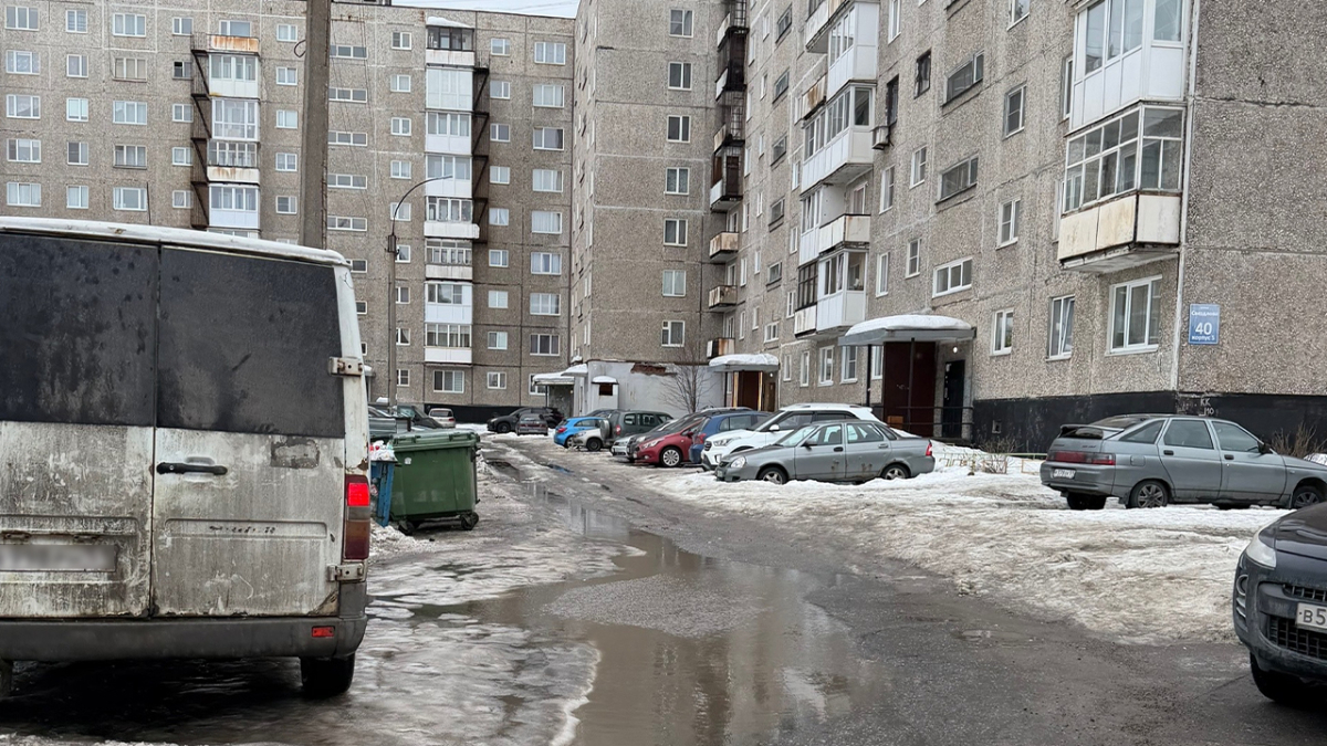 Обычный двор Мурманска