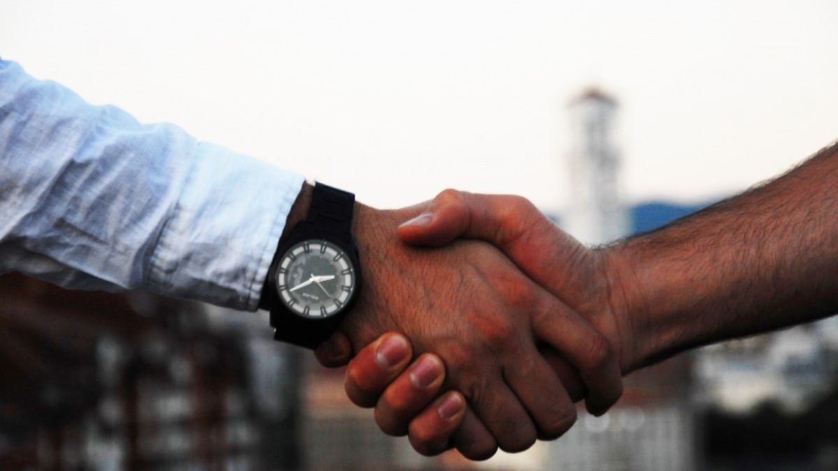 Крепкое рукопожатие