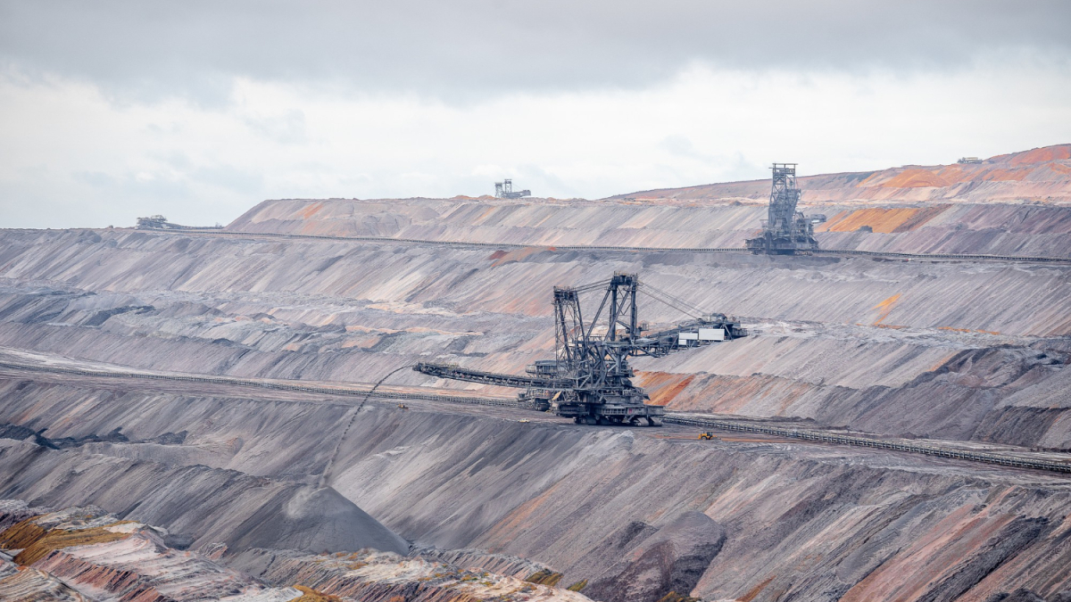 карьер обогатительного комбината рудник