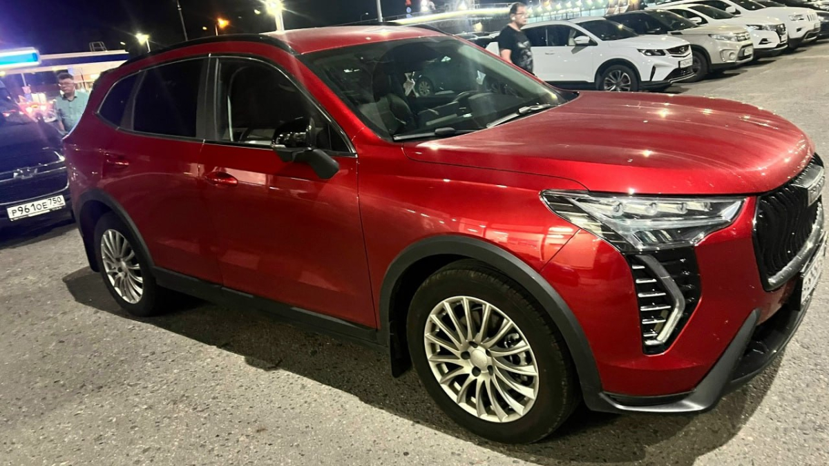 Машина на стоянке