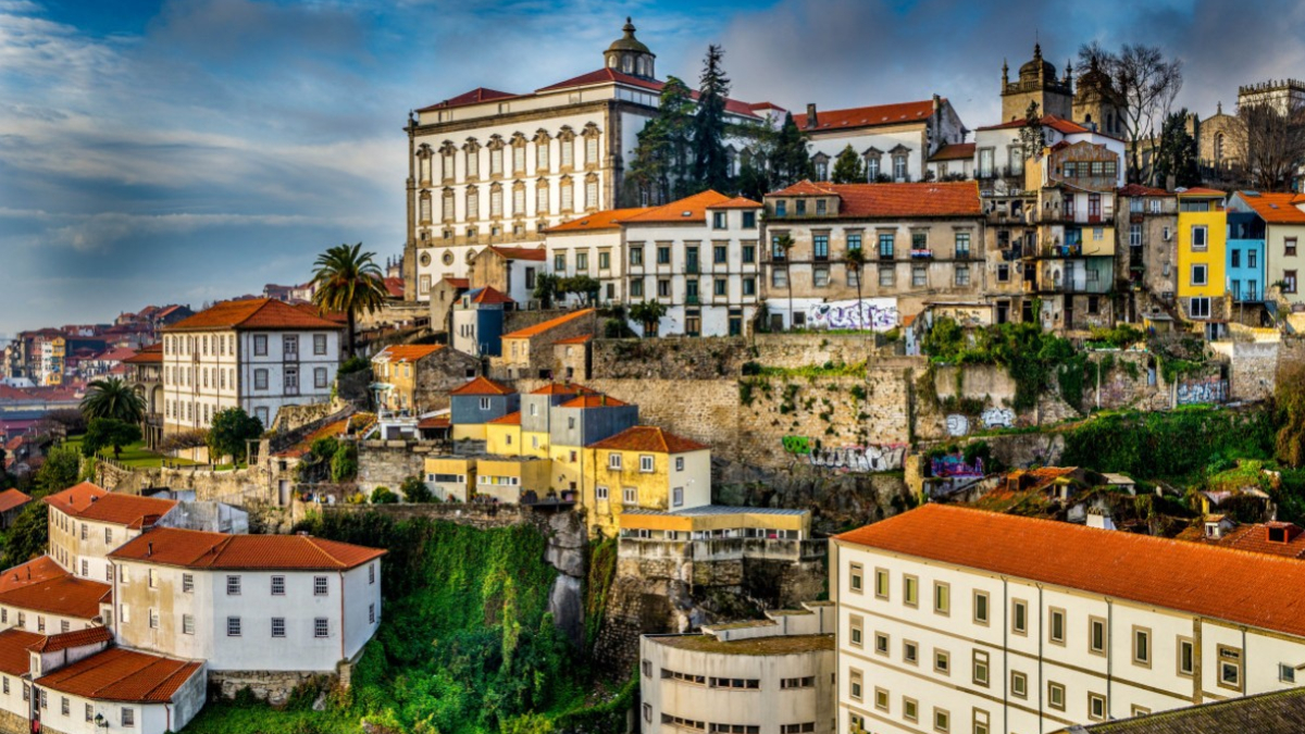 Португалия, куда часто эмигрируют россияне