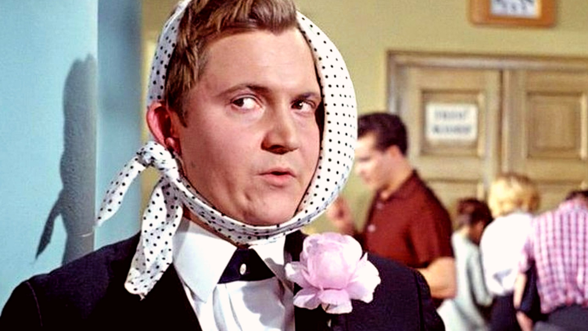 Человек с перевязанной головой