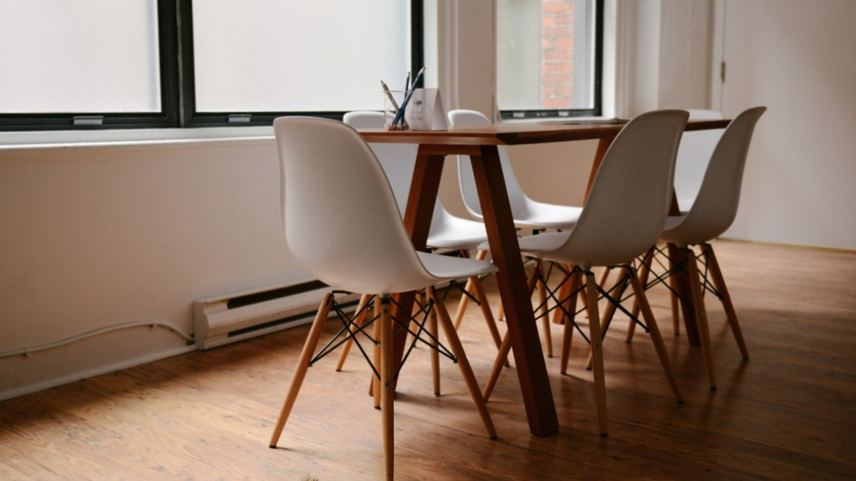 Кухонный стол и стулья