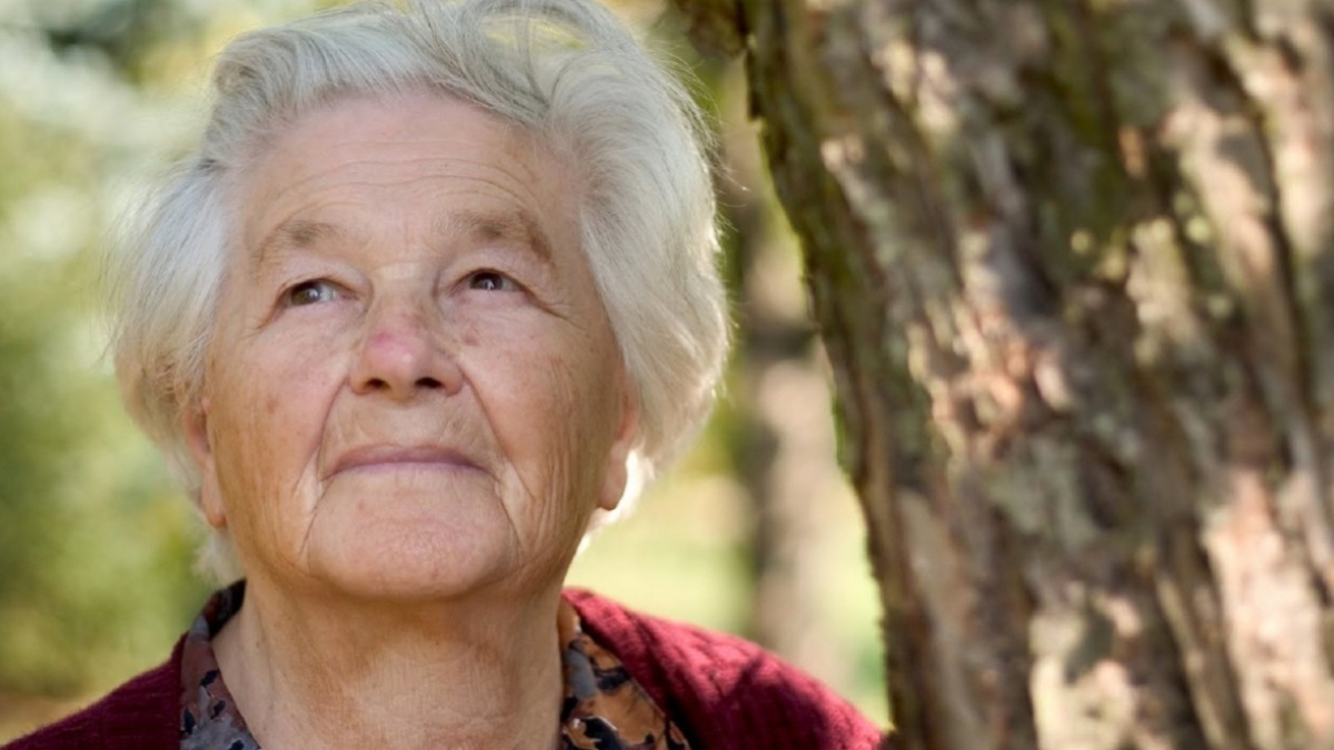 Пожилая женщина