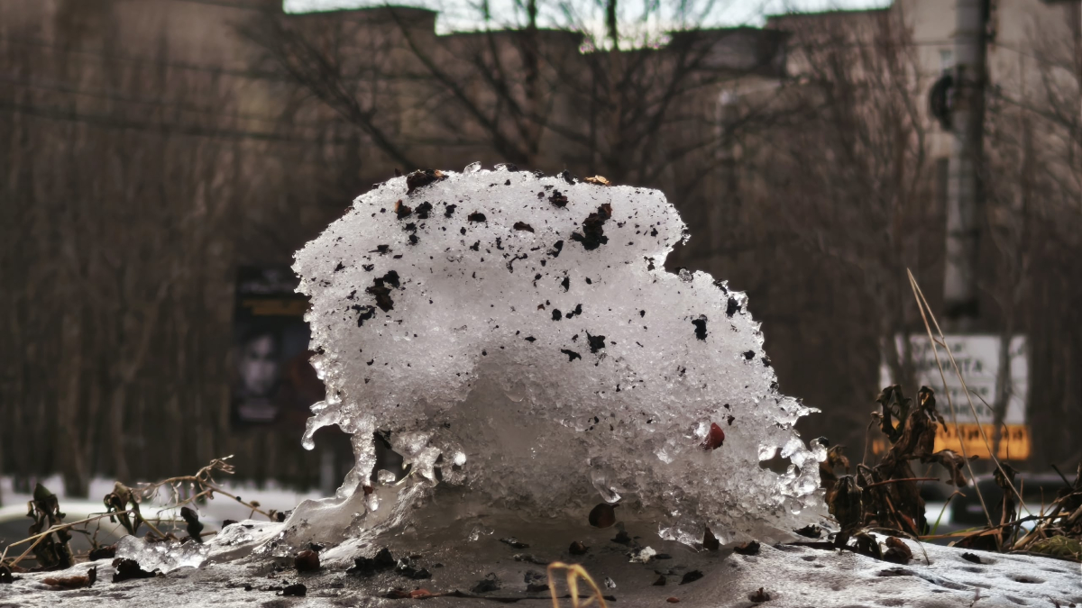 Грязный снег вестник весны