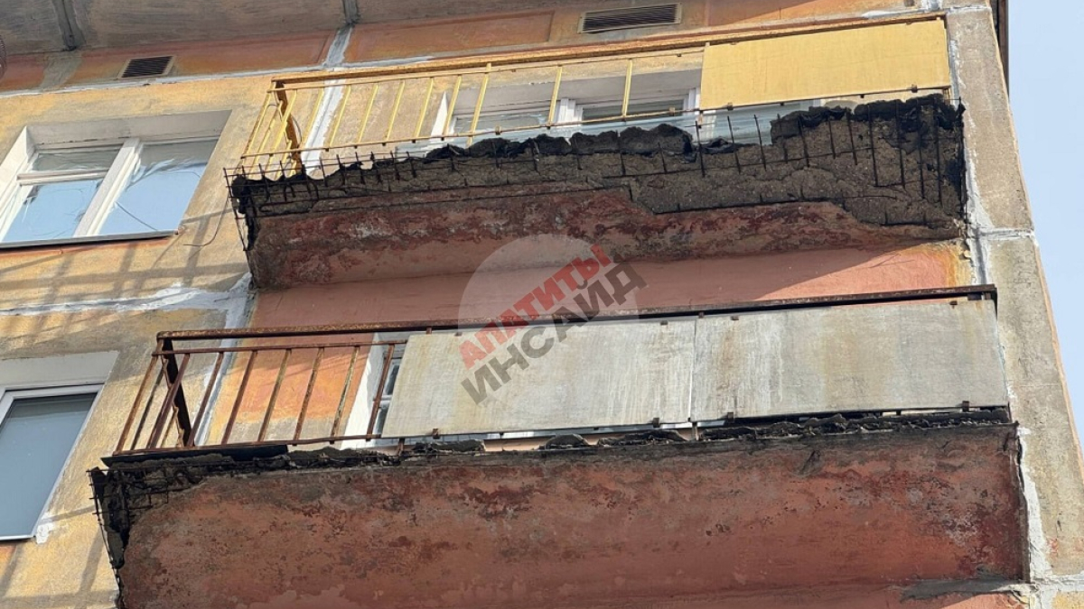 разрушающийся балкон в панельном доме