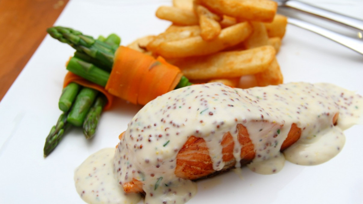 Вкусная рыба на блюде