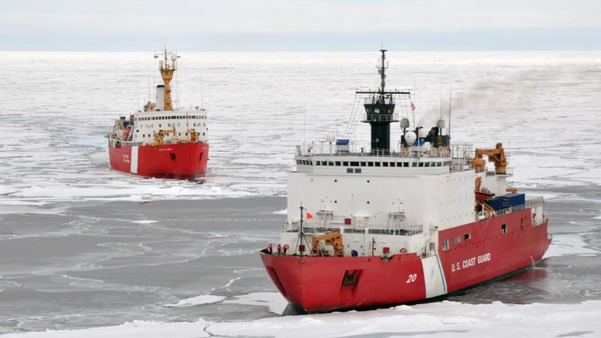 Ледоколы в море на Севморпути