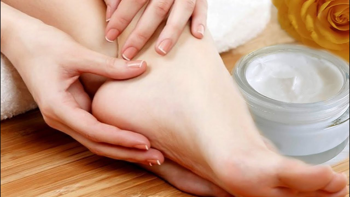 Женская стопа