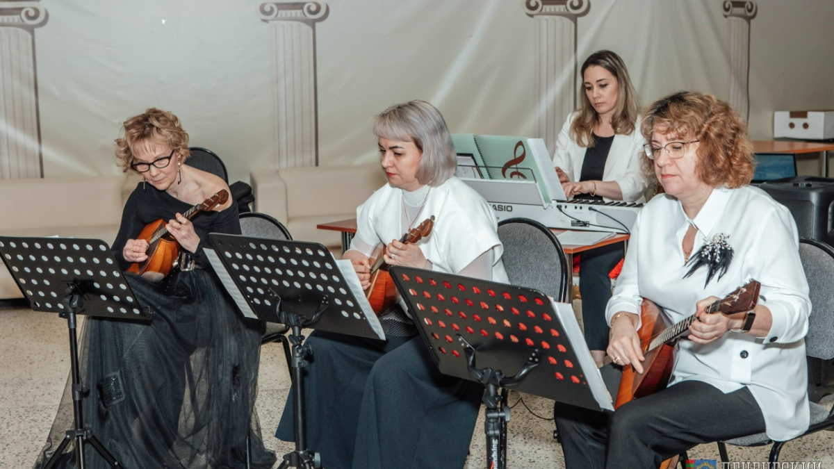 выступление на сцене концерт ко Дню работника культуры