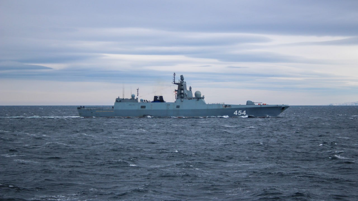 Подлодку заставили всплыть