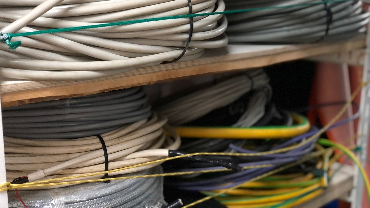 медный кабель в бухтах