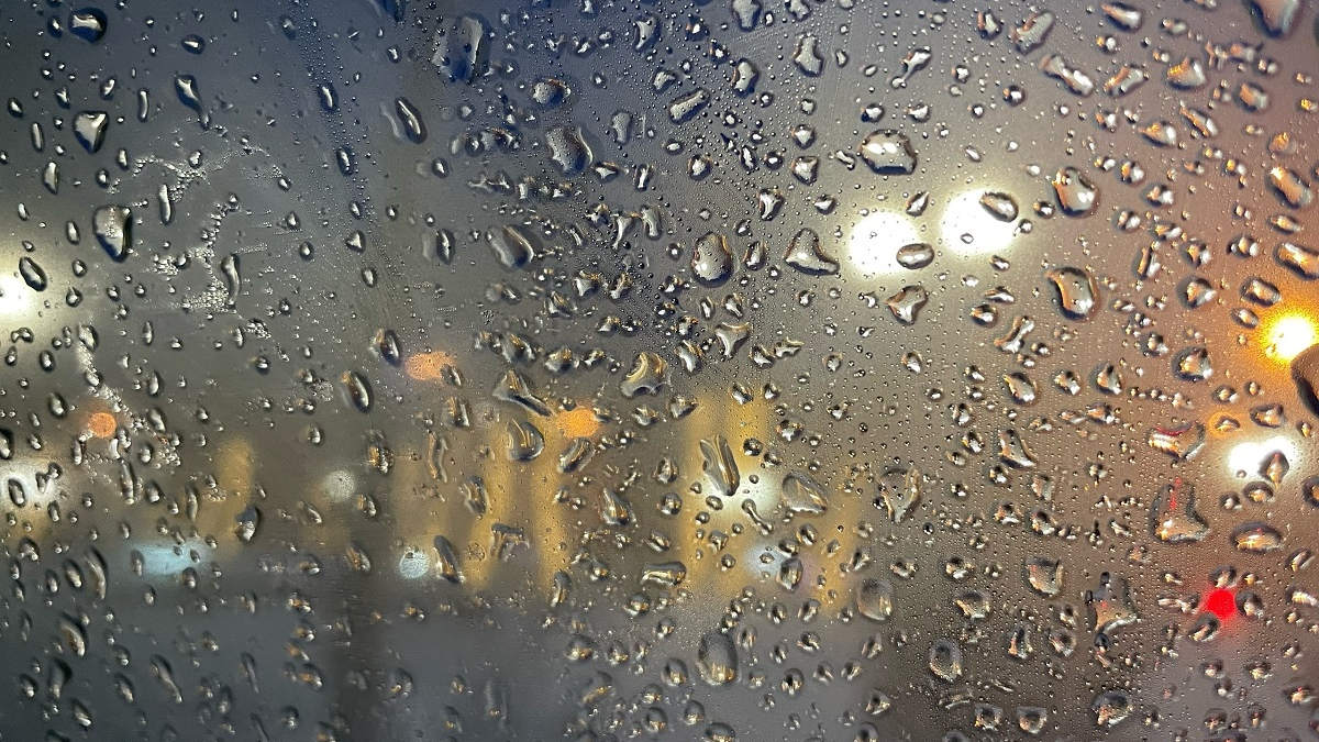 капли на стекле