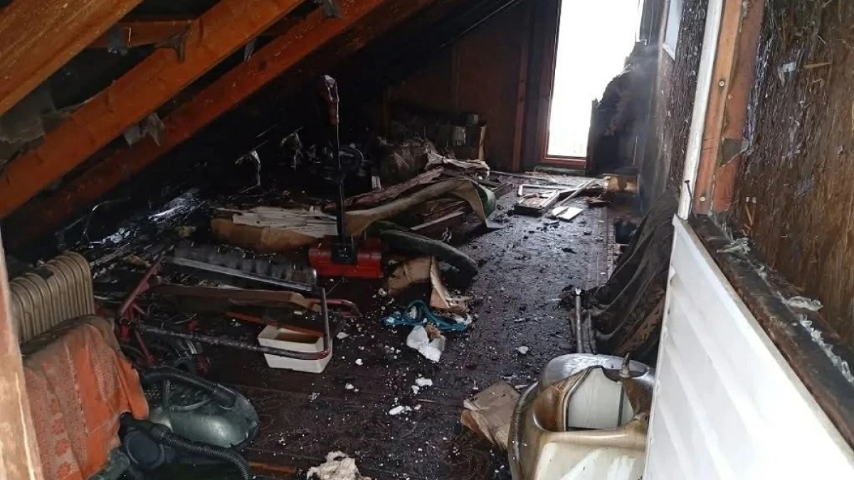 обгорелые после пожара вещи