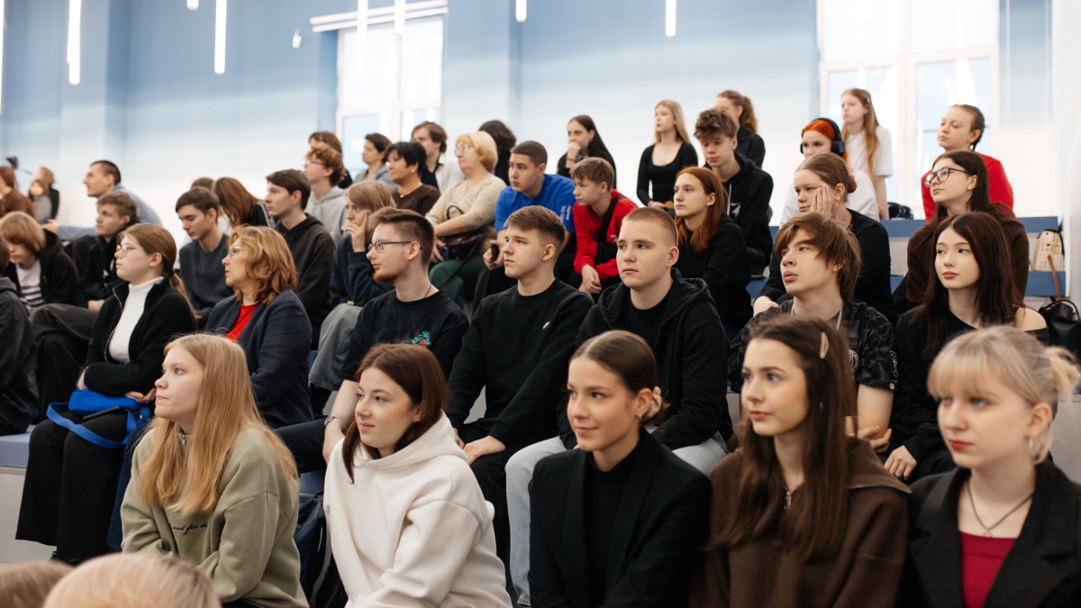 Дети в ряду