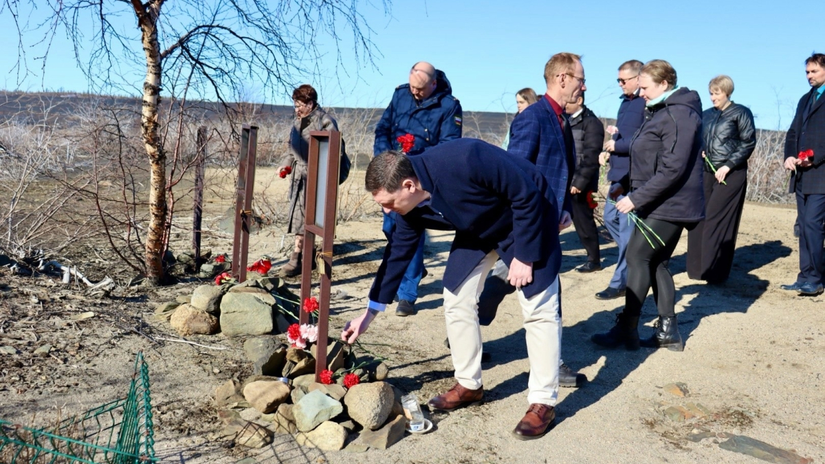 возложение цветов