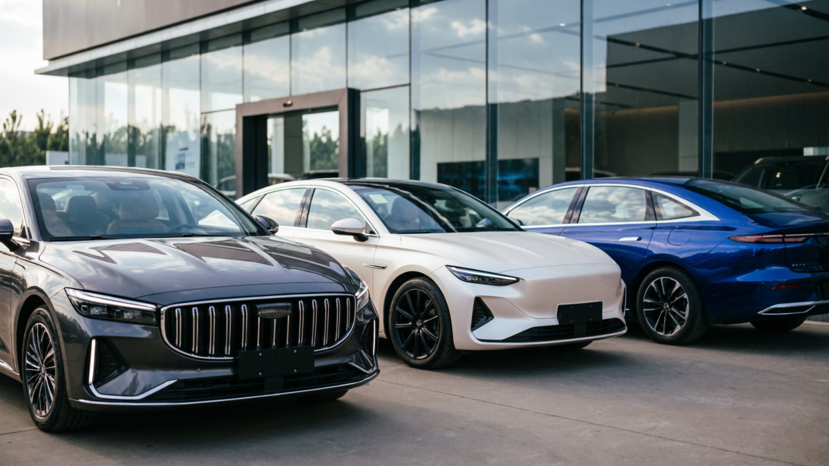 Три автомобиля