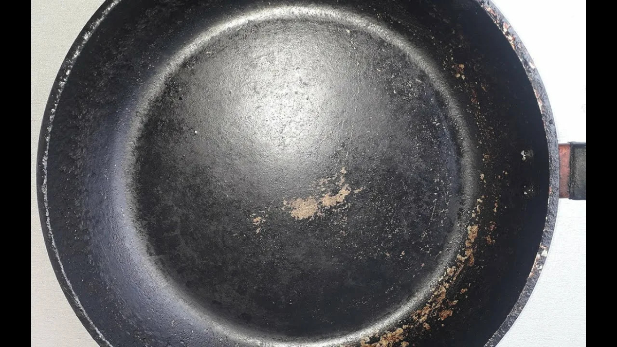 Поцарапанная сковородка