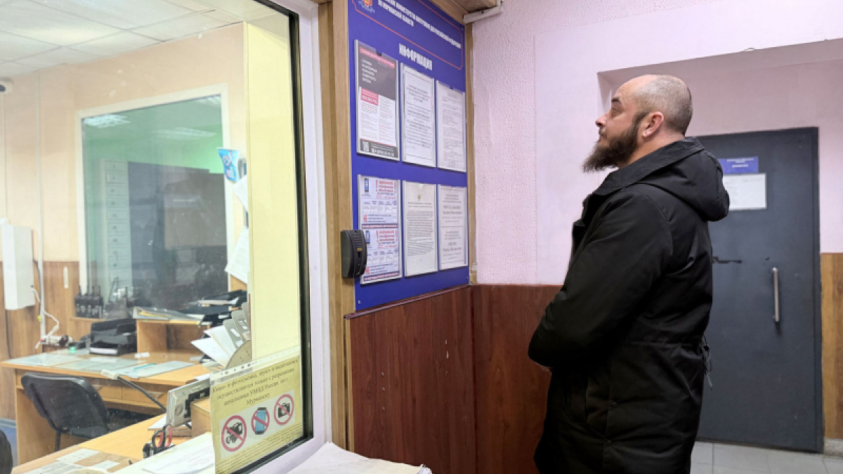 Общественник инспектирует отдел полиции