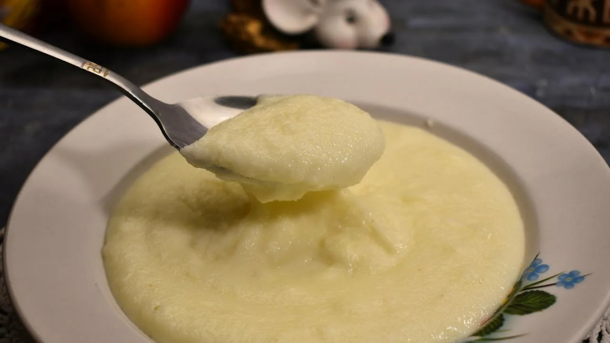 Манная каша на ложке