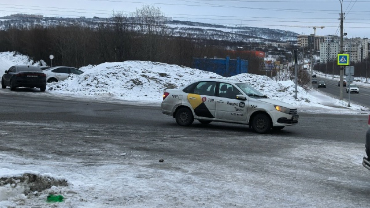 Такси на дороге