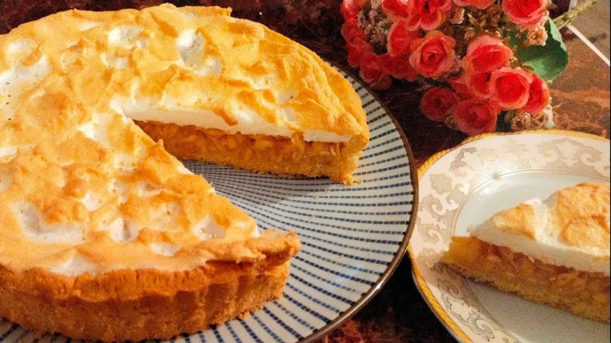 Яблочный пирог с меренгой