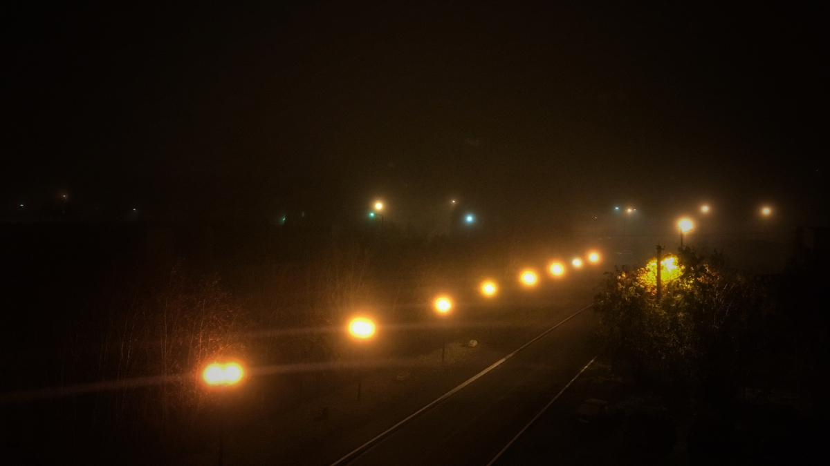 Уличные фонари ночью