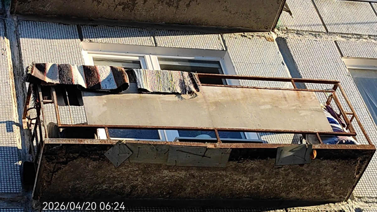 разрушающийся балкон в панельном доме