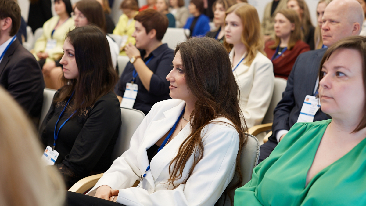 Учителя в зале