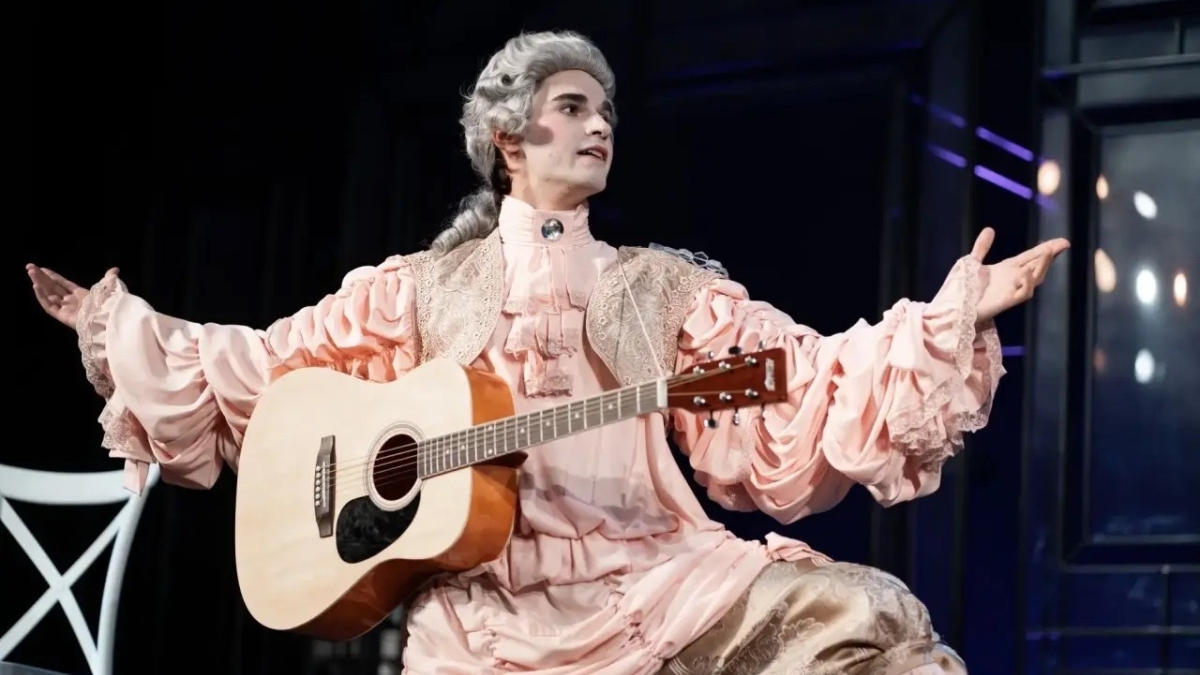 Актер на сцене