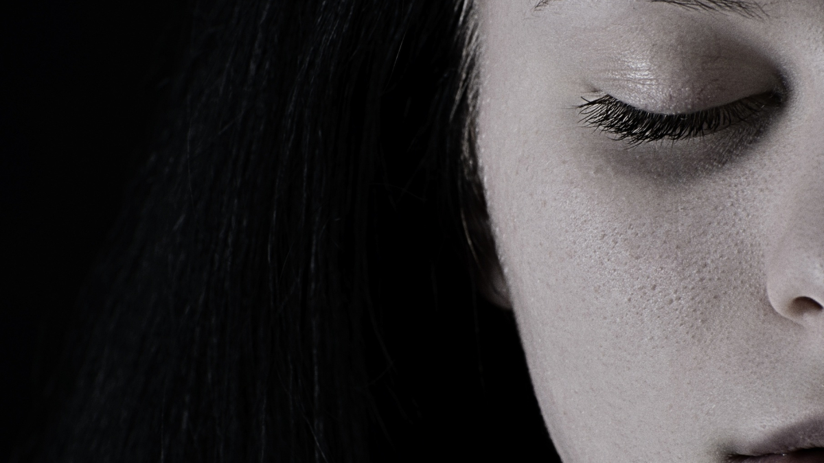 Часть лица девушки