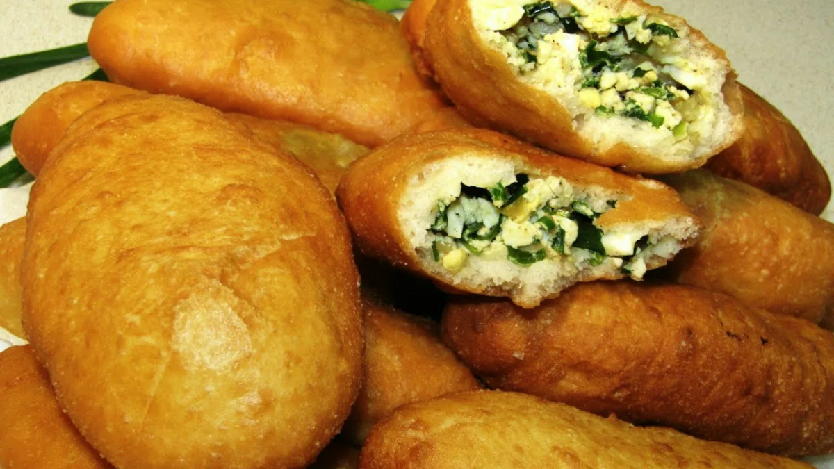 Пирожки с луком и яйцом