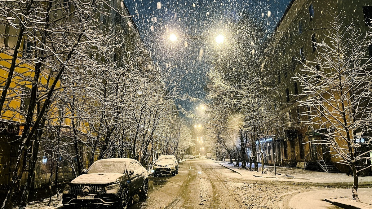 снег на городских улицах